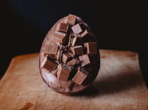 Chocolate fica até 25% mais caro na Páscoa 2026 e muda consumo das famílias