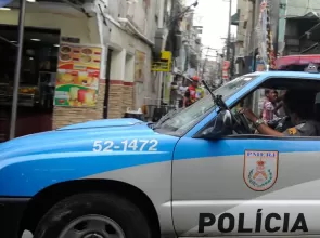 Homem é preso por racismo e apologia ao nazismo na Baixada Fluminense, RJ
