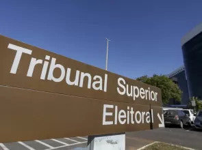 TSE retoma julgamento que pode cassar governador de Roraima