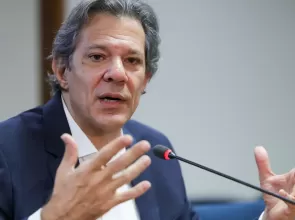 Haddad diz que queda do dólar e safra devem conter preço dos alimentos