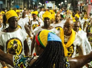 “Os Blocos Afro são projetos políticos”, diz especialista ao explicar o significado das cores e indumentárias