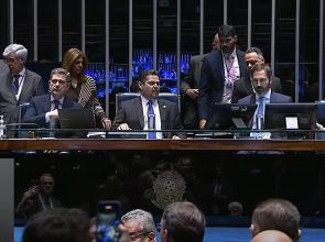 Senado aprova PL que muda cálculo de penas e pode beneficiar envolvidos no 8 de Janeiro