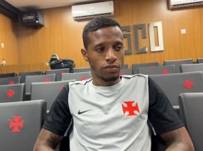“Os atletas tinham que se posicionar mais”, diz volante do Vasco sobre combate ao racismo